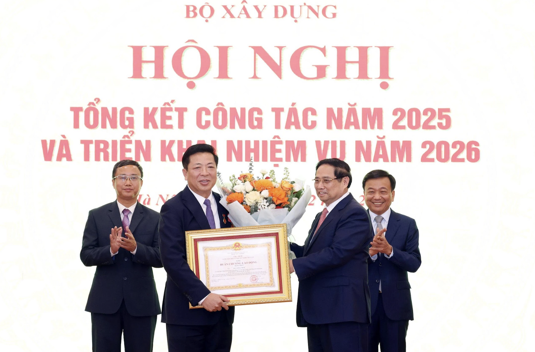 Thủ tướng Chính phủ khái quát thành tựu ngành Xây dựng với 32 