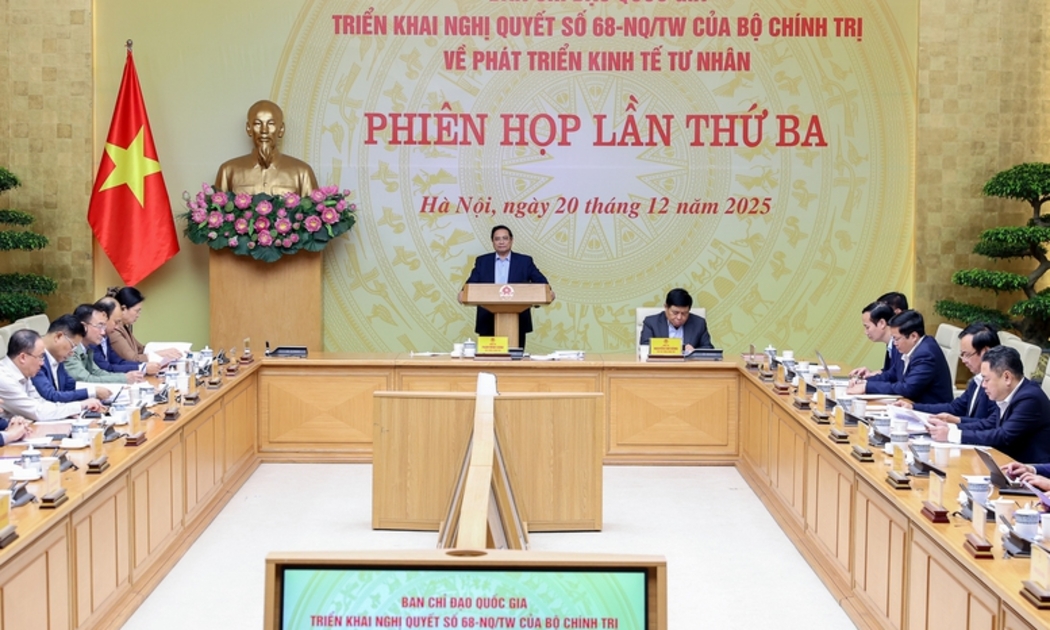 Thủ tướng Phạm Minh Chính, Trưởng Ban Chỉ đạo quốc gia triển khai Nghị quyết số 68-NQ/TW của Bộ Chính trị về phát triển kinh tế tư nhân, chủ trì Phiên họp lần thứ ba của Ban Chỉ đạo - Ảnh: VGP