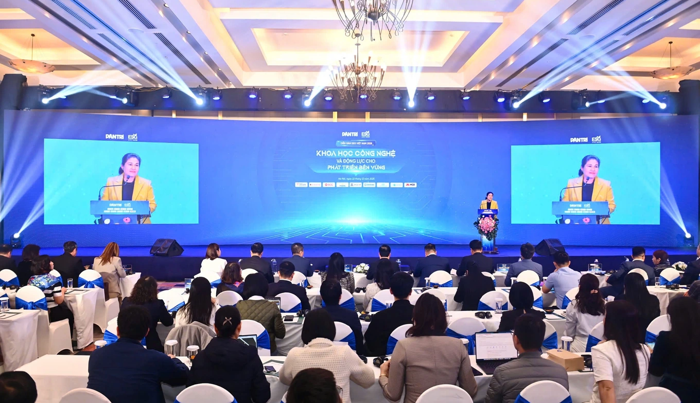 Thứ trưởng Nguyễn Thị Hà: ESG không chỉ là bộ tiêu chí đánh giá doanh nghiệp mà còn là một cách tiếp cận phát triển, trong đó, tăng trưởng kinh tế gắn với bảo vệ môi trường, đảm bảo tiến bộ xã hội và nâng cao chất lượng quản trị. Ảnh: Thành Đông