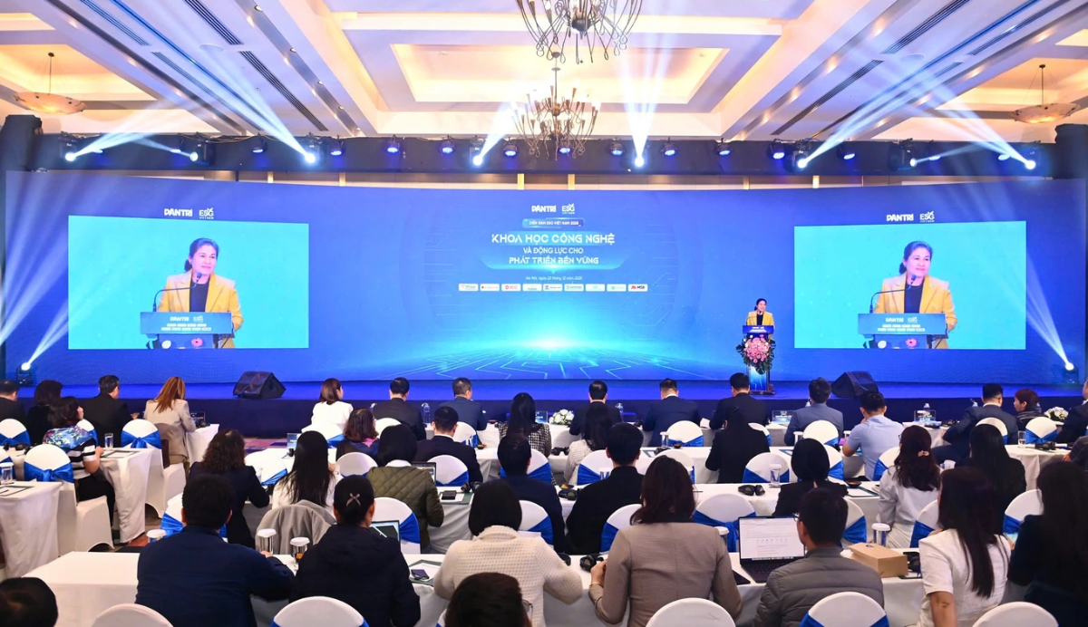 Thứ trưởng Nguyễn Thị Hà: ESG không chỉ là bộ tiêu chí đánh giá doanh nghiệp mà còn là một cách tiếp cận phát triển, trong đó, tăng trưởng kinh tế gắn với bảo vệ môi trường, đảm bảo tiến bộ xã hội và nâng cao chất lượng quản trị. Ảnh: Thành Đông