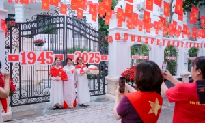 Để du lịch Việt Nam trở thành ngành kinh tế mũi nhọn