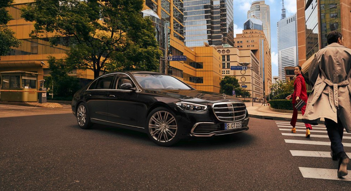 <i>S-Class là dòng xe flagship dẫn đầu của thương hiệu Mercedes-Benz.</i>