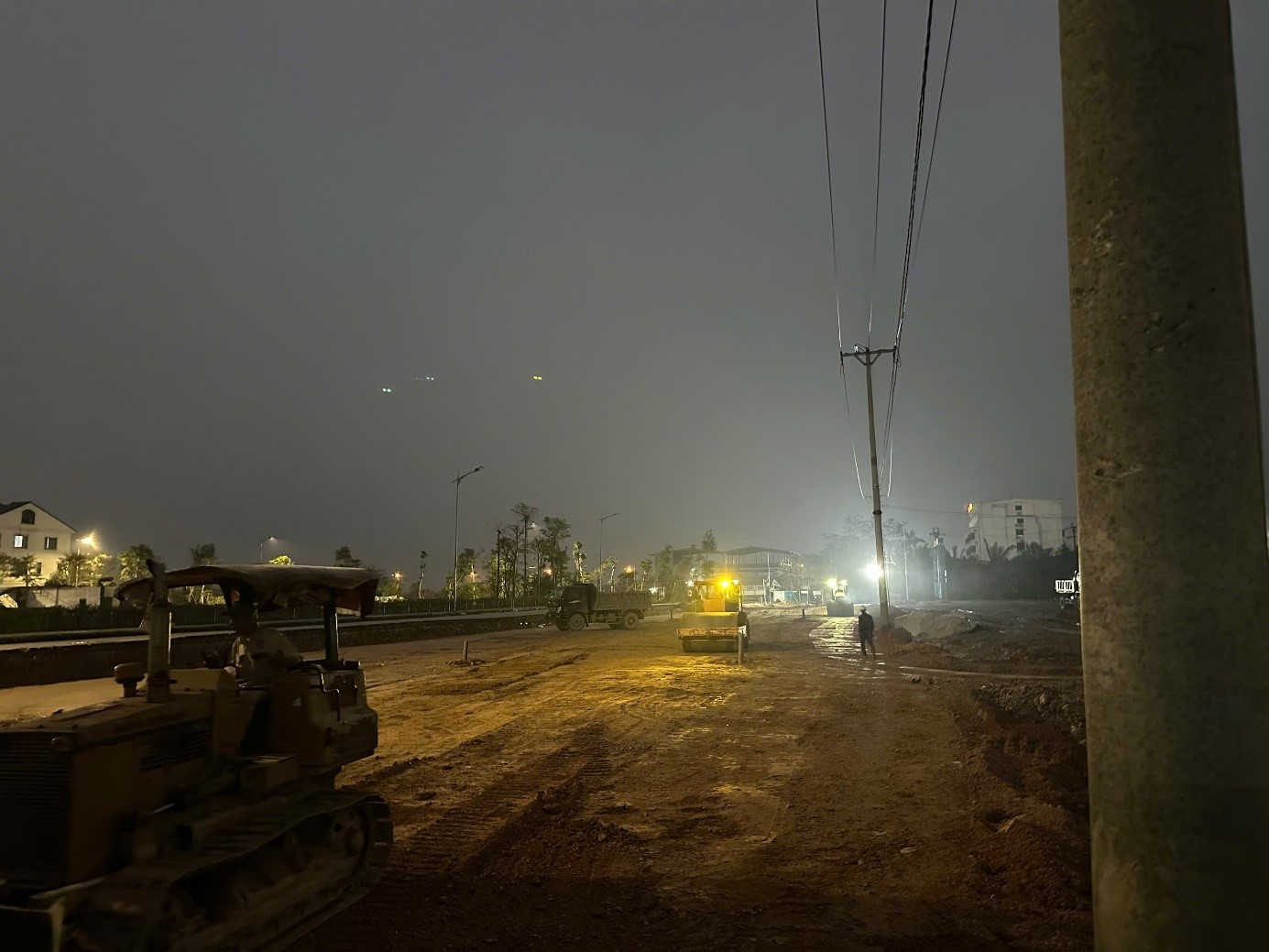 Đường quy hoạch 30 m đang được đẩy nhanh tiến độ thi công, dự kiến hoàn thành vào cuối năm 2025.