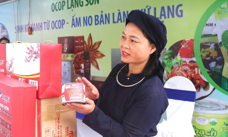 Bà Hoàng Thị Yên, Giám đốc Hợp tác xã Mai Pha từ hộ nghèo đã vươn lên xây dựng hợp tác xã và sản phẩm OCOP giúp nhiều người cùng thoát nghèo.