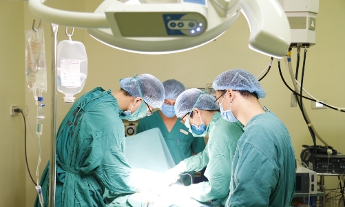 Bộ Y tế phản hồi về việc nâng lương khởi điểm cho bác sĩ