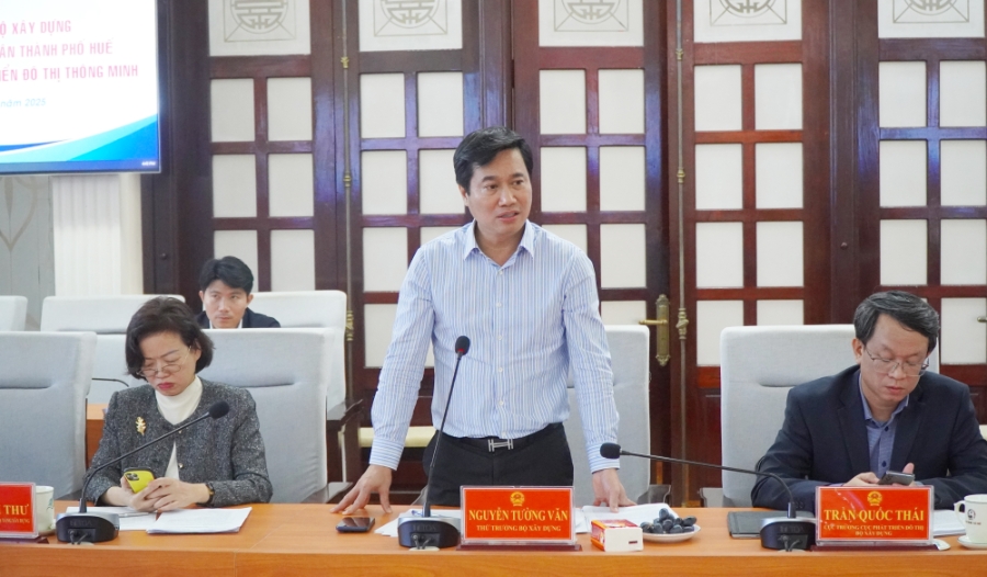 Thứ trưởng Bộ Xây dựng Nguyễn Tường Văn phát biểu tại buổi làm việc