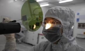 Các tập đoàn công nghệ Trung Quốc ngày càng ưu tiên sử dụng bộ xử lý “cây nhà lá vườn” trong hoạt động huấn luyện AI