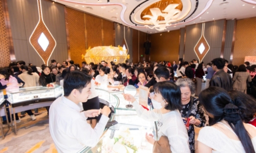 DOJI Shining Show thu hút hàng nghìn người dân Hải Phòng đến trải nghiệm