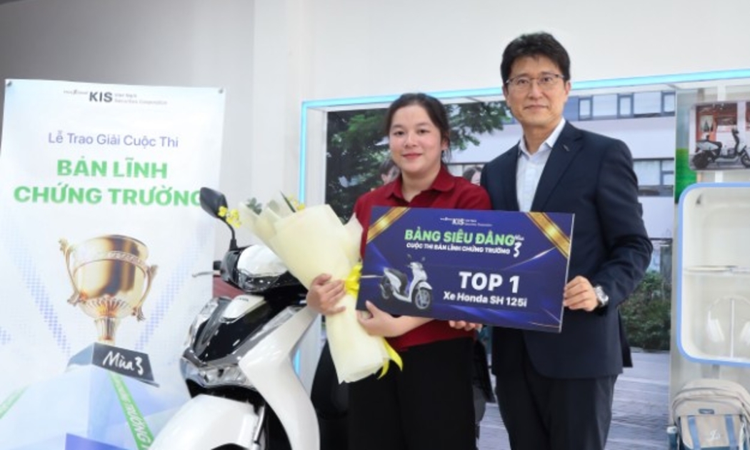 Chứng khoán KIS trao giải chung cuộc của “Bản lĩnh Chứng trường” mùa 3