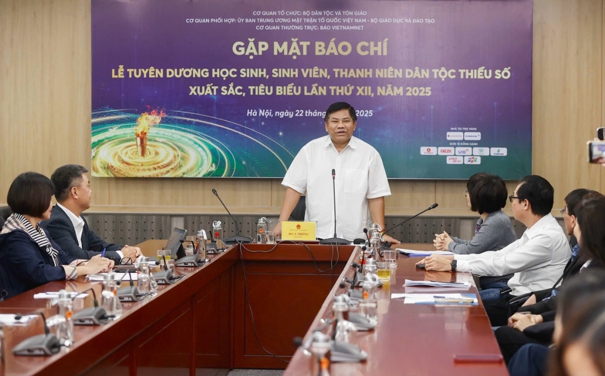 Ông Y Thông, Thứ trưởng Bộ Dân tộc và Tôn giáo phát biểu tại buổi gặp mặt báo chí