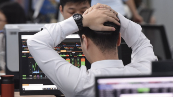 Khối ngoại lại bán ròng 1.500 tỷ 
