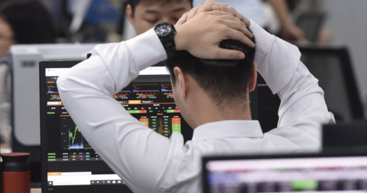 "Lỡ sóng" lớn, cá nhân bán ròng gần 1000 tỷ ngay trước phiên VN-Index bùng nổ