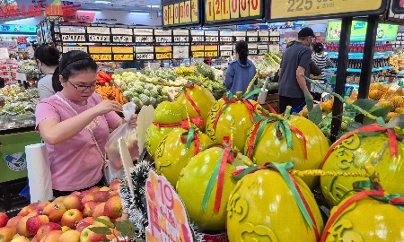 Hiện hàng loạt chương trình khuyến mại, giảm giá, kích cầu lớn đang diễn ra ở các siêu thị, hệ thống bán lẻ.
