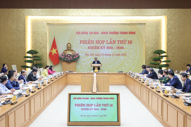Thủ tướng Chính phủ Phạm Minh Chính, Chủ tịch Hội đồng Thi đua - Khen thưởng Trung ương chủ trì phiên họp lần thứ 16 của Hội đồng nhiệm kỳ 2021-2025 - Ảnh: VGP