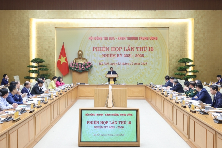 Thủ tướng Chính phủ Phạm Minh Chính, Chủ tịch Hội đồng Thi đua - Khen thưởng Trung ương chủ trì phiên họp lần thứ 16 của Hội đồng nhiệm kỳ 2021-2025 - Ảnh: VGP