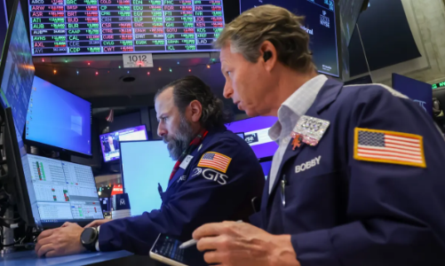 Chứng khoán Mỹ xanh 3 phiên liên tiếp nhờ cổ phiếu AI, giá dầu tăng gần 2,7%