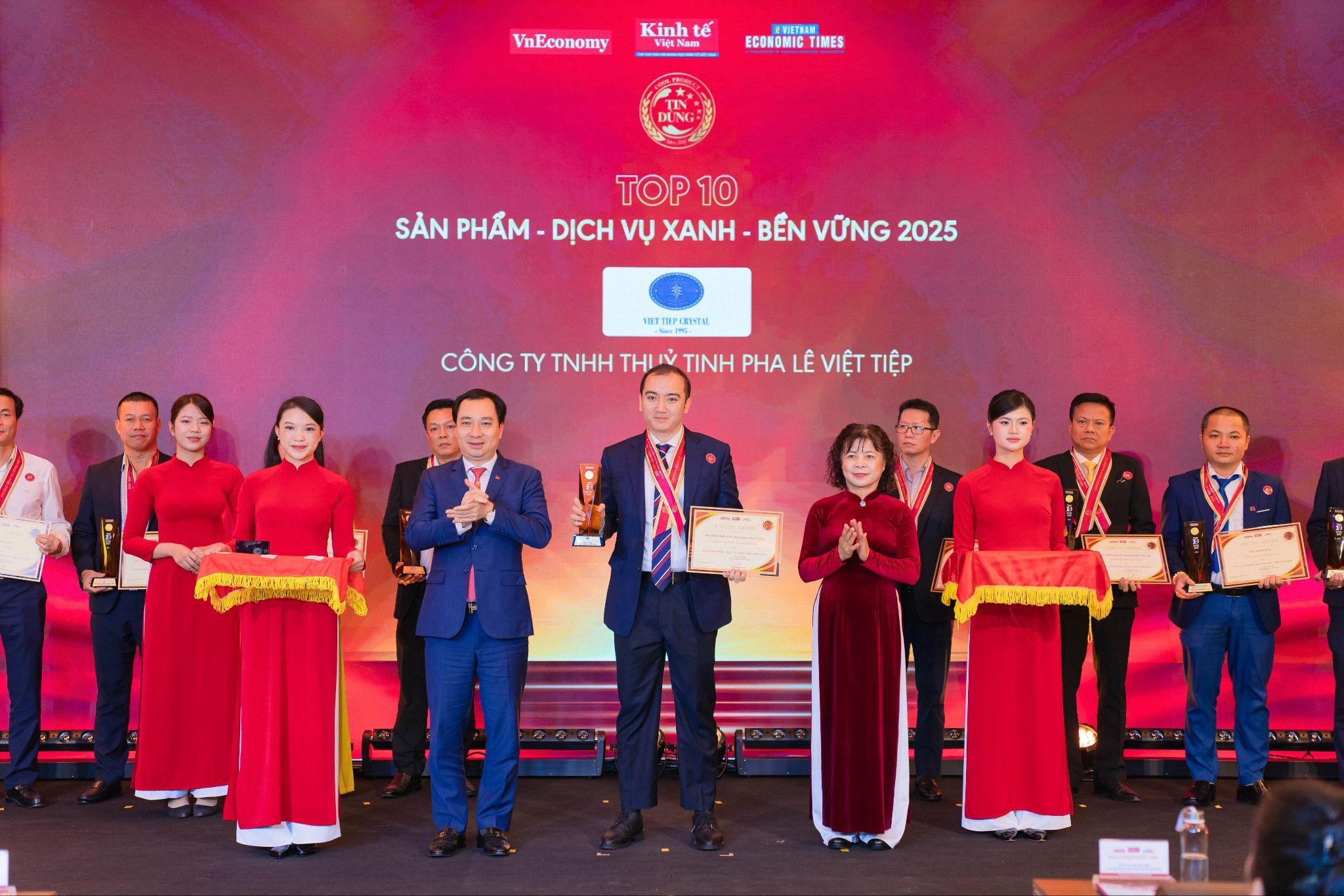 Thương hiệu Việt sản xuất thủy tinh gia dụng đầu tiên đạt danh hiệu Sản phẩm - Dịch vụ Xanh - Bền vững 2025