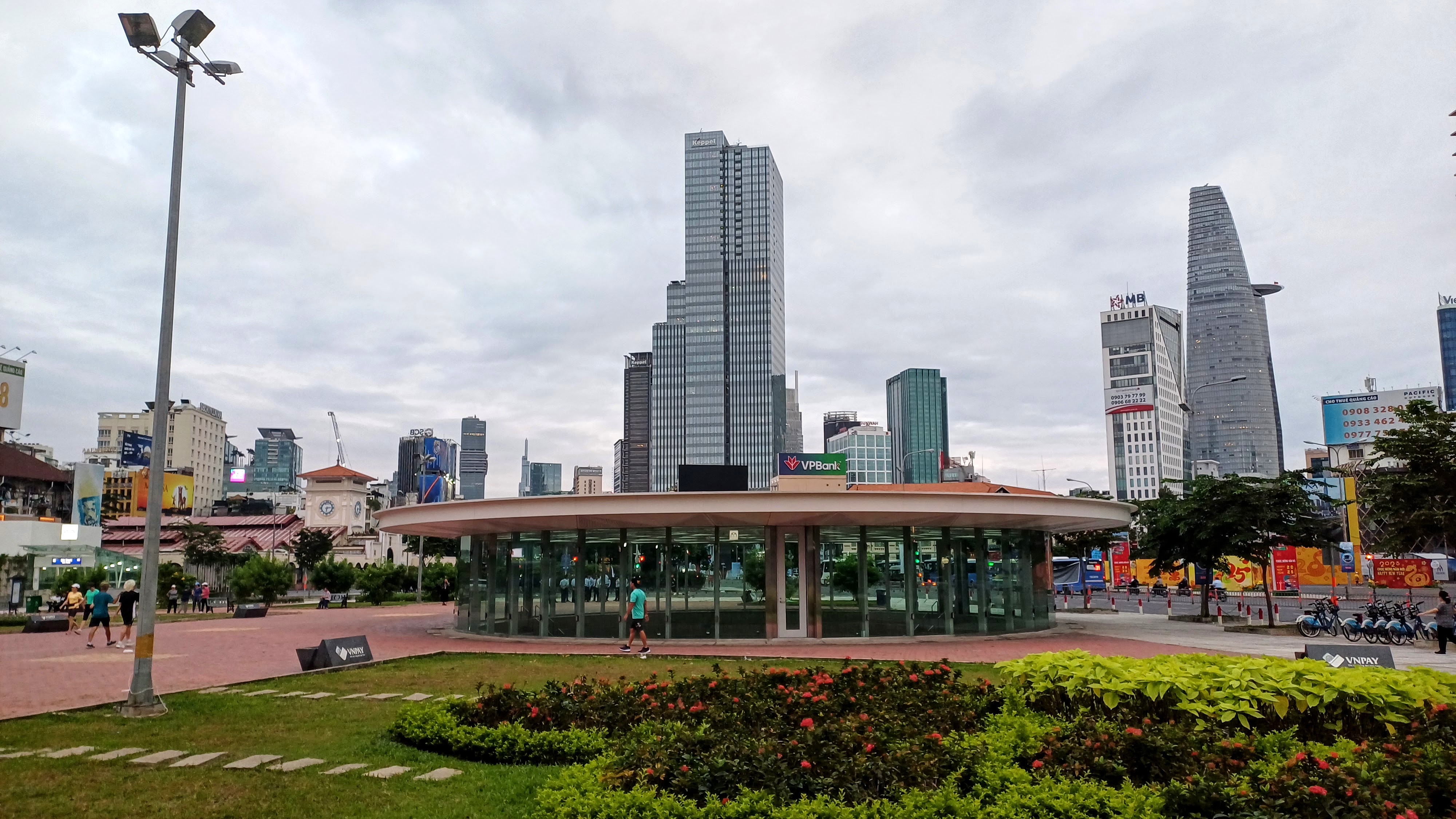 Metro số 2 Bến Thành - Tham Lương được kéo dài thêm 200 m, kết nối trực tiếp vào ga trung tâm Bến Thành. Ảnh minh họa ga trung tâm Bến Thành