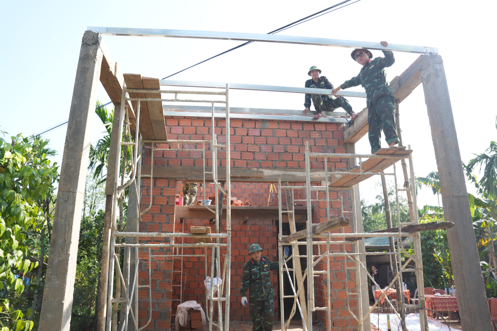 Từ đổ nát, những mái ấm hồi sinh