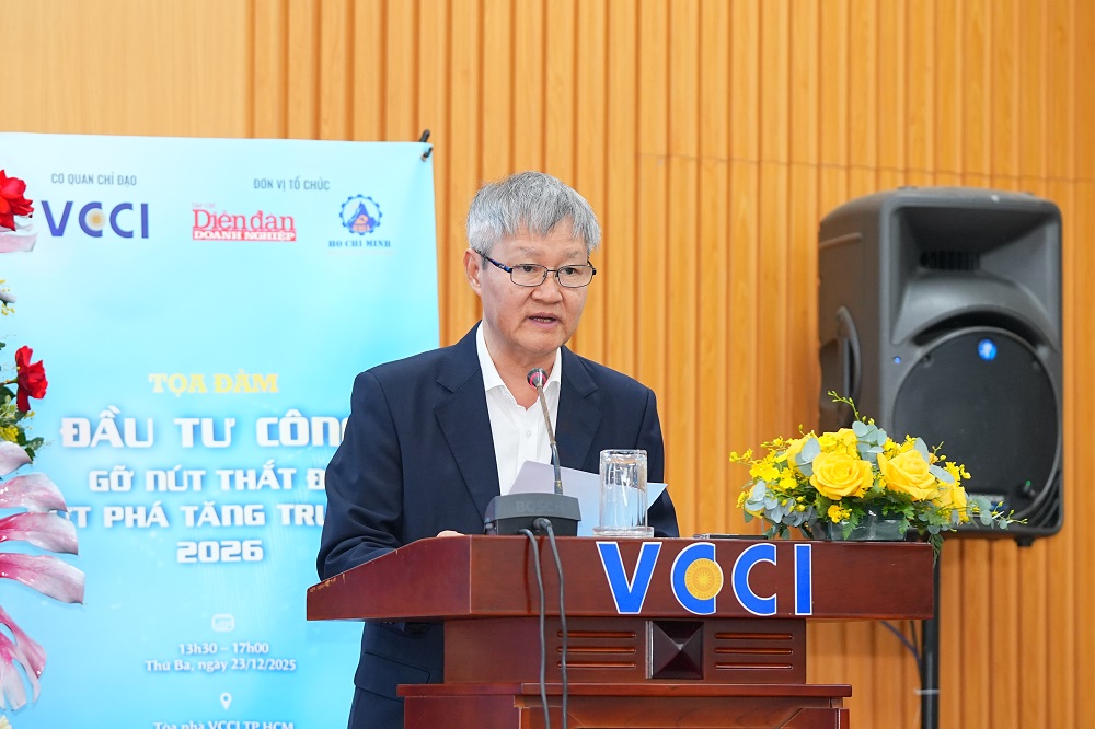 Ông Võ Tân Thành, Phó Chủ tịch Liên đoàn Thương mại và Công nghiệp Việt Nam (VCCI) phát biểu tại tọa đàm.