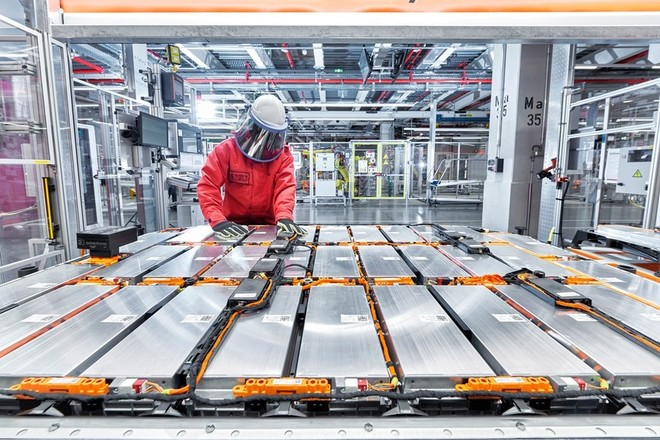 Bên trong một nhà máy sản xuất pin tại Trung Quốc