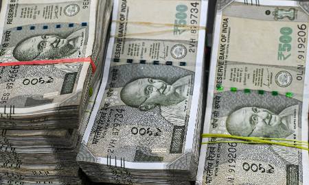 Rupee Ấn Độ là đồng tiền châu Á mất giá mạnh nhất năm nay