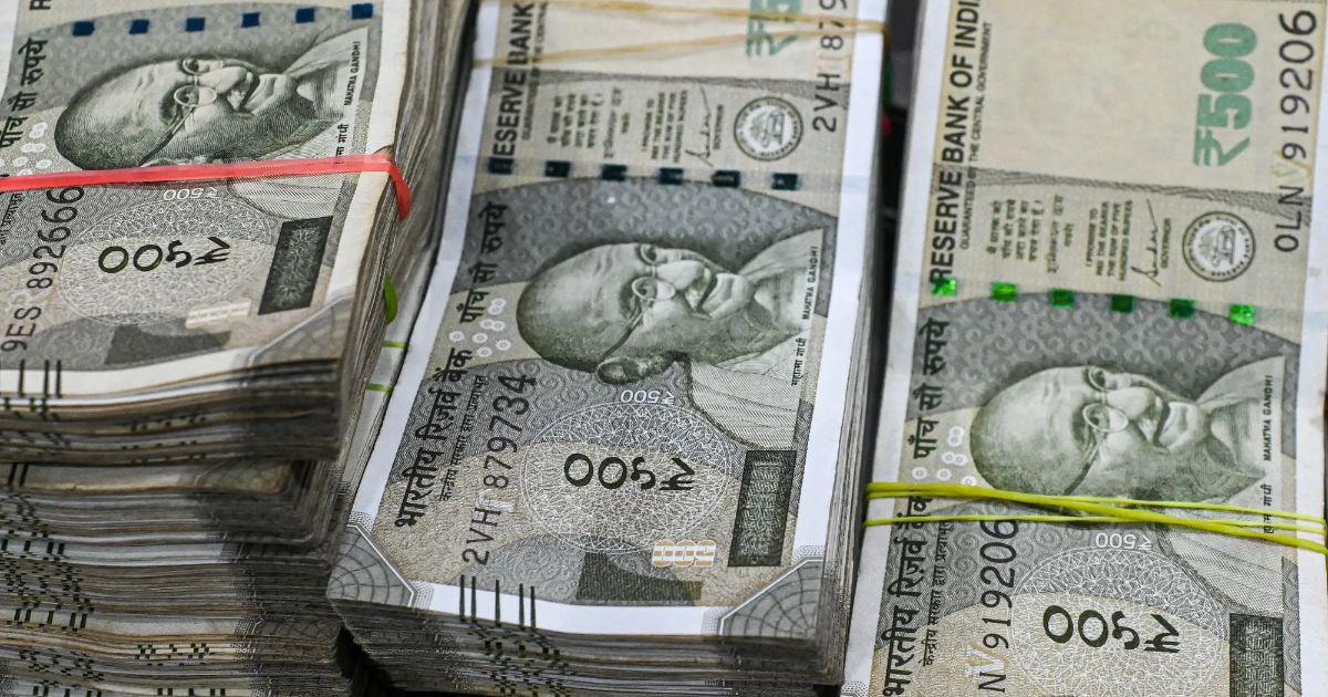 Rupee Ấn Độ là đồng tiền châu Á mất giá mạnh nhất năm nay