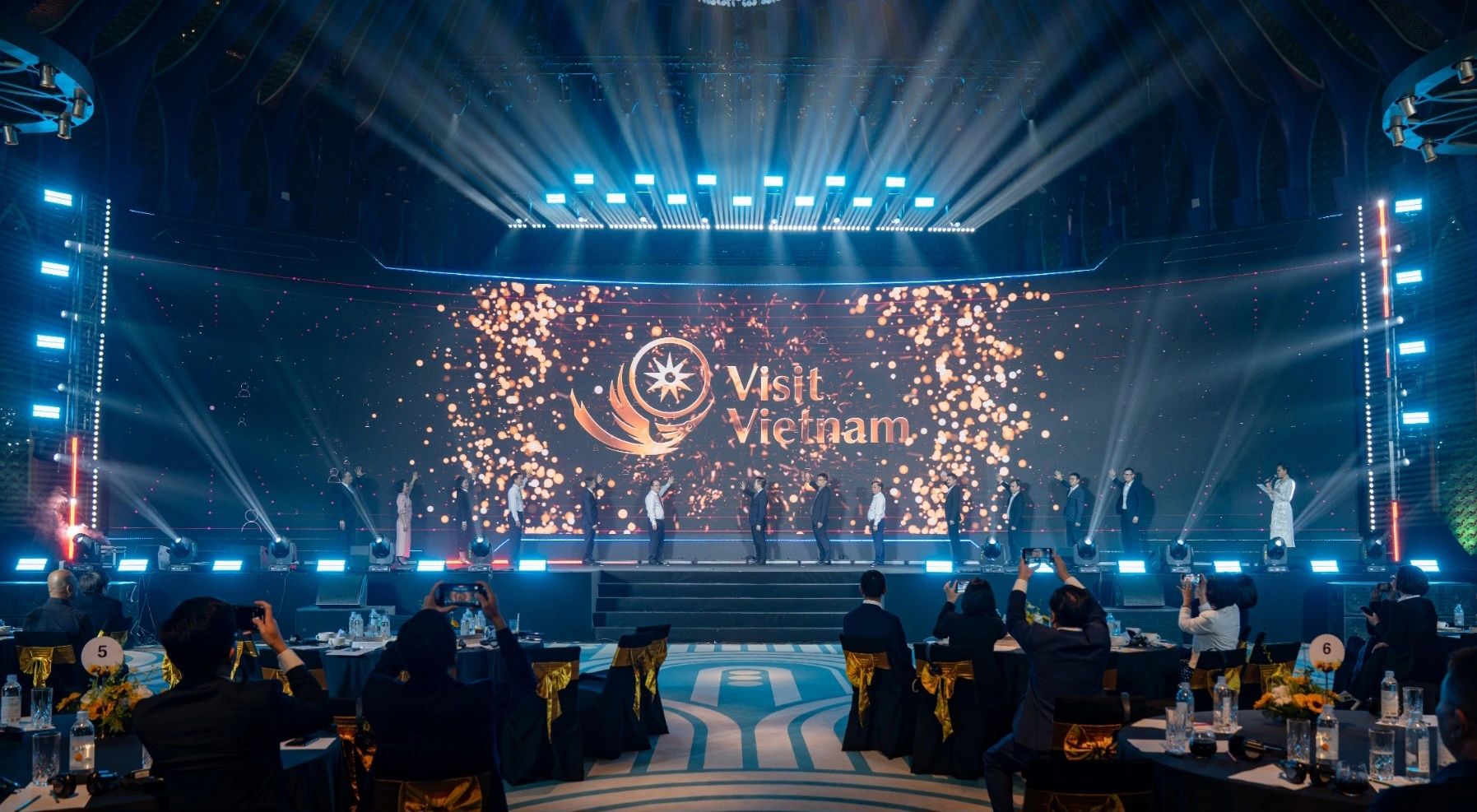 Nền tảng được bảo trợ bởi Chính phủ, đồng hành cùng Cục Du lịch Quốc gia Việt Nam và Hiệp hội Dữ liệu Quốc gia. 