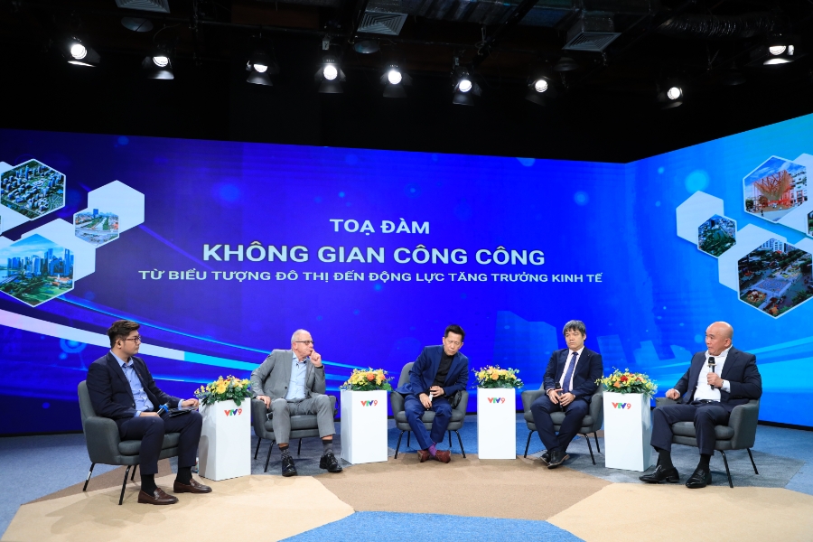 Các chuyên gia quy hoạch, kiến trúc đô thị tại tọa đàm "Không gian công cộng - Từ biểu tượng đô thị đến động lực tăng trưởng kinh tế", ngày 23/12.