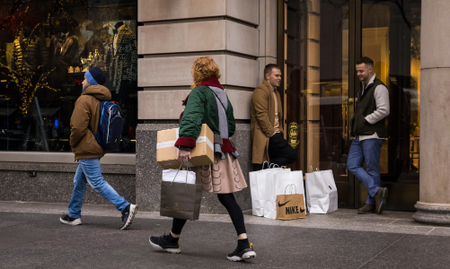 Kinh tế Mỹ tăng trưởng mạnh hơn dự báo nhờ tiêu dùng vững