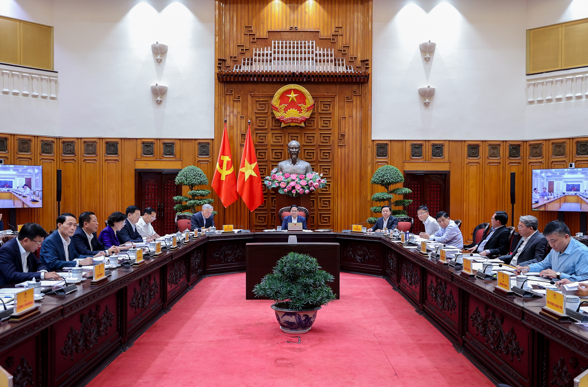  Thủ tướng Chính phủ Phạm Minh Chính chủ trì phiên họp Thường trực Chính phủ cho ý kiến rà soát, tháo gỡ khó khăn, vướng mắc đối với các dự án  đường sắt trọng điểm. Ảnh: VGP