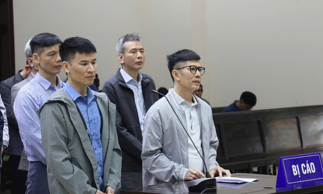 Các bị cáo tại phiên tòa phúc thẩm.