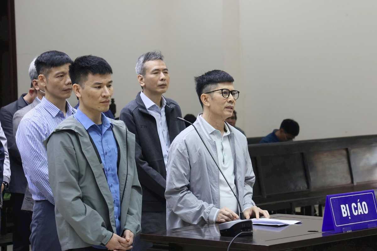 Các bị cáo tại phiên tòa phúc thẩm.