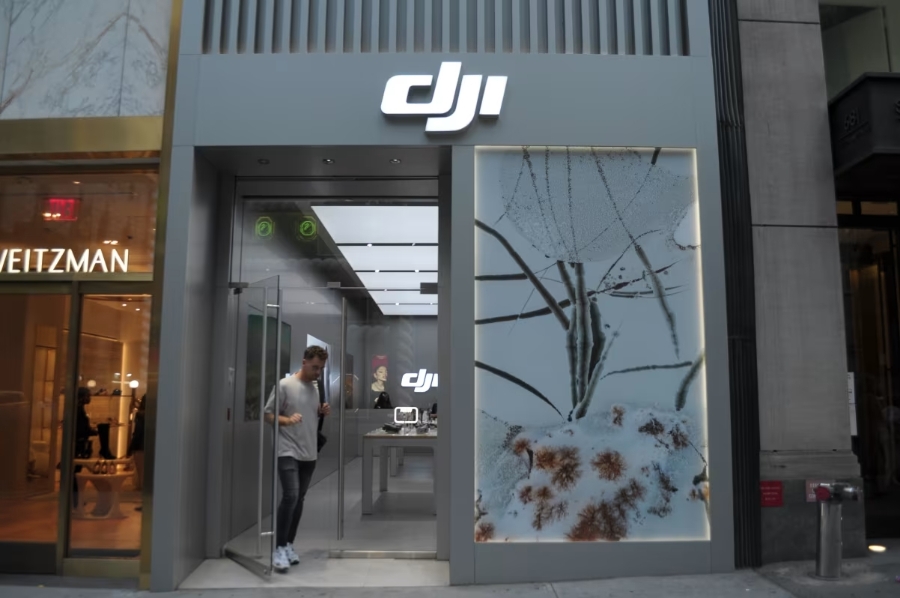 Nhà sản xuất drone từ Trung Quốc DJI hiện chiếm khoảng 70% đến 90% thị phần máy bay không người lái tại Hoa Kỳ.