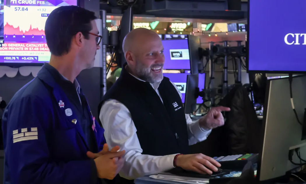 Chứng khoán Mỹ cao chưa từng thấy, giá dầu tiếp tục đi lên