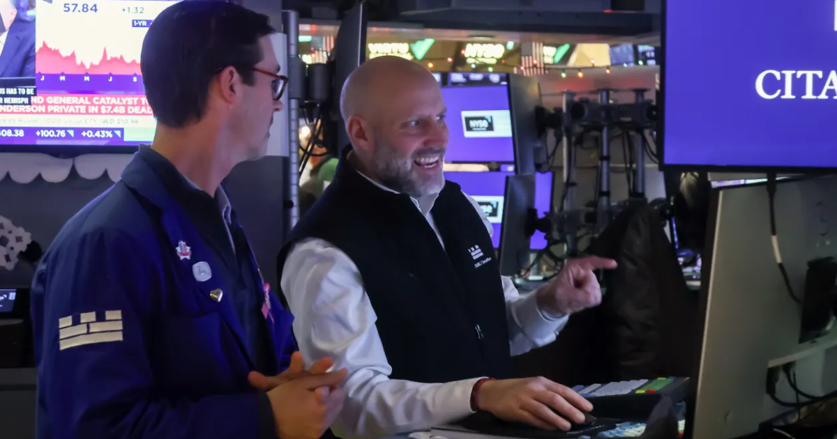 Chứng khoán Mỹ cao chưa từng thấy, giá dầu tiếp tục đi lên