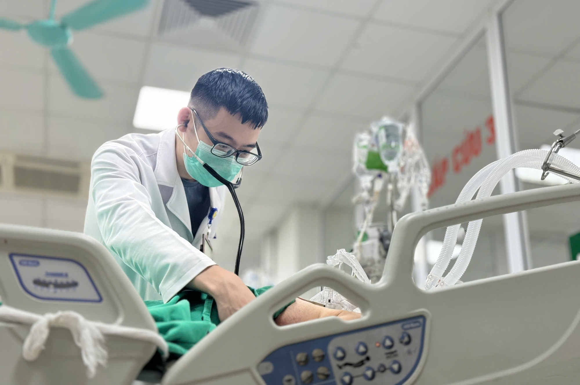 Bệnh nhân đang được điều trị tích cực tại Bệnh viện Bệnh Nhiệt đới Trung ương.