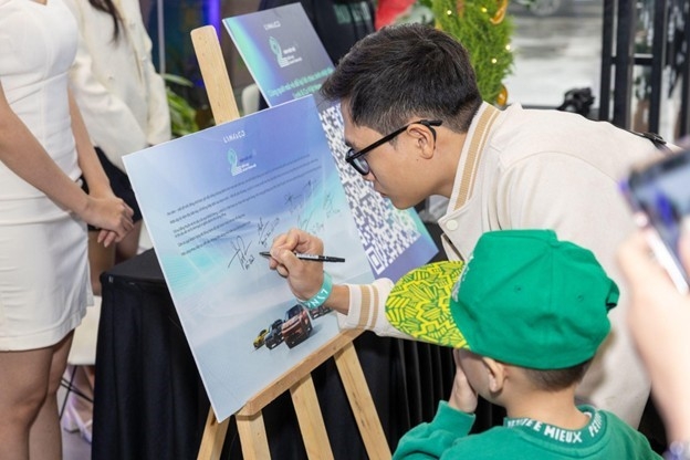 Khách hàng Lynk & Co mừng kỷ niệm 2 năm thành lập thương hiệu (Ảnh: Lynk & Co).