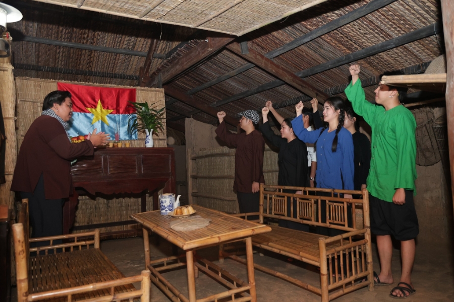 Khu di tích lịch sử Địa đạo Củ Chi tiếp tục tổ chức tour tham quan ban đêm chủ đề “Trăng chiến khu”.