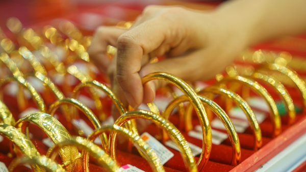 Giá vàng miếng SJC liên tục đảo chiều, giá vàng nhẫn tăng mạnh trong phiên sáng