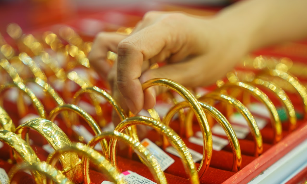 Giá vàng miếng SJC liên tục đảo chiều, giá vàng nhẫn tăng mạnh trong phiên sáng