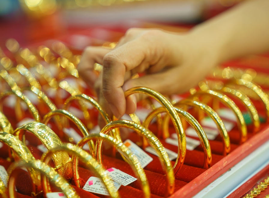 Giá vàng miếng SJC liên tục đảo chiều, giá vàng nhẫn tăng mạnh trong phiên sáng