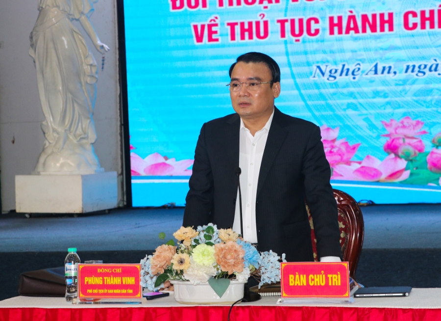 Phó Chủ tịch UBND tỉnh Nghệ An Phùng Thành Vinh phát biểu tại hội nghị