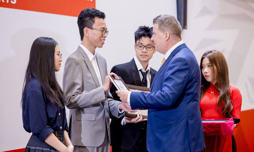 Cơ hội giành học bổng lấy bằng chuẩn Anh Quốc chính quy duy nhất trong năm 2026 tại BUV