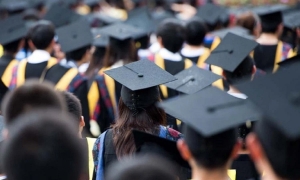 Sinh viên mới ra trường đang phải đối mặt với áp lực ngày càng lớn: ít cơ hội hơn, cạnh tranh cao hơn. Ảnh minh họa