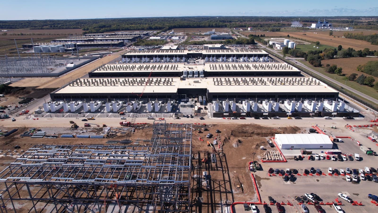 Động lực lớn nhất thúc đẩy làn sóng giao dịch chính là nhu cầu xây dựng hạ tầng cho các mô hình AI tiêu thụ năng lượng khổng lồ.