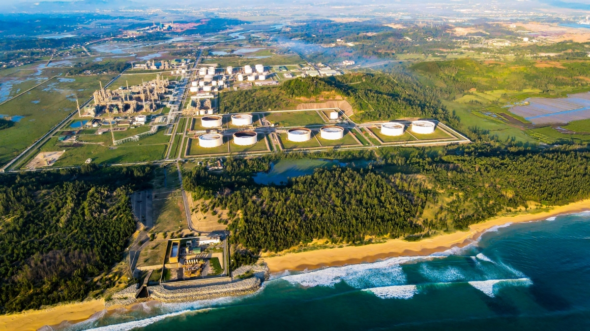 Toàn cảnh Nhà máy lọc dầu Dung Quất.