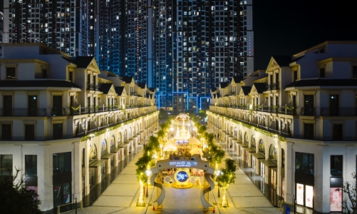 Lễ hội Giáng Sinh rực rỡ tại tâm điểm thương mại - dịch vụ - giải trí Malibu Walk thu hút hàng ngàn du khách