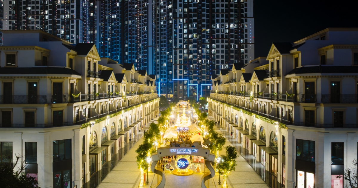 Lễ hội Giáng Sinh rực rỡ tại tâm điểm thương mại - dịch vụ - giải trí Malibu Walk thu hút hàng ngàn du khách