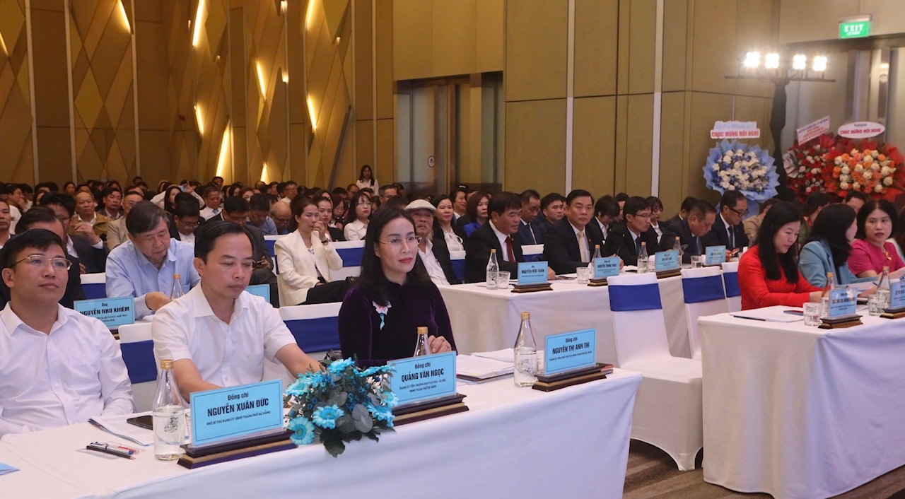 Các đại biểu tham dự hội nghị.